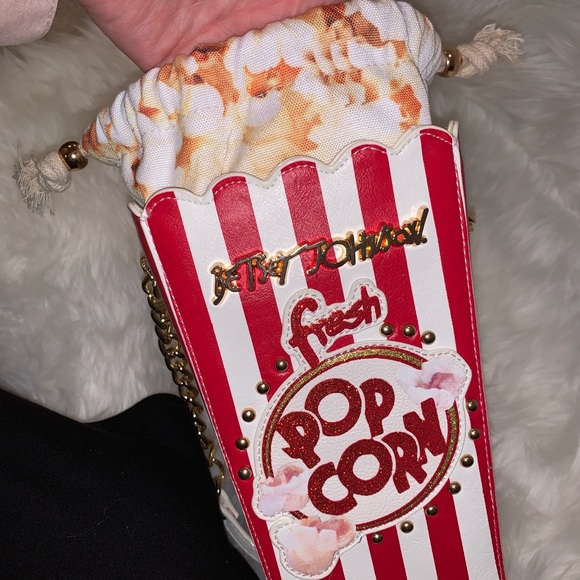 BETSEY JOHNSON POPCORN! 🍿
